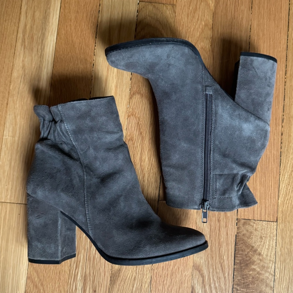 Arturo Chiang Gray Suede Leather Ankle Boots